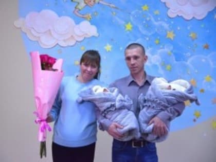 В Перинатальном центре больницы Середавина сегодня состоялась торжественная выписка мальчиков двойняшек