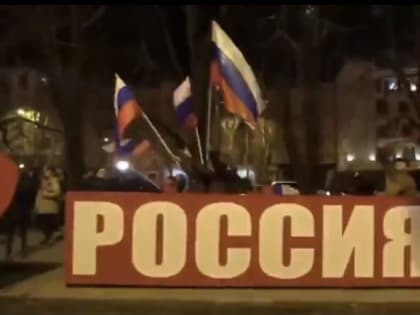 С фейерверком и флагами: жители Донбасса отметили признание Путиным независимости Луганской и Донецкой народных республик
