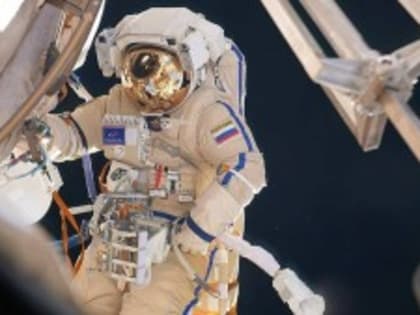 Космонавт Артемьев досрочно завершил выход в открытый космос из-за проблем со скафандром