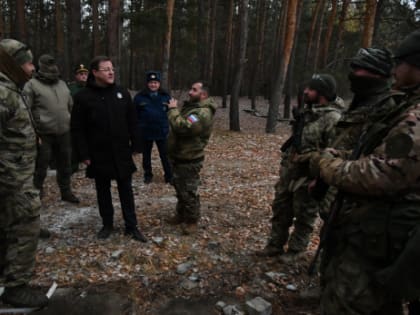 Губернатор Дмитрий Азаров передал 2-й армии уникальный боевой пикап