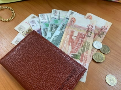 Россиянам в октябре придет разово по 20 000 рублей от ПФР. Названа дата зачисления денег на карту