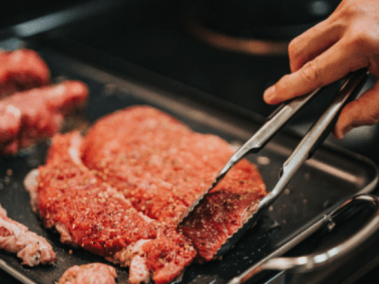 Россиян призвали поменять ментальность, чтобы оценить мясо из личинок мухи