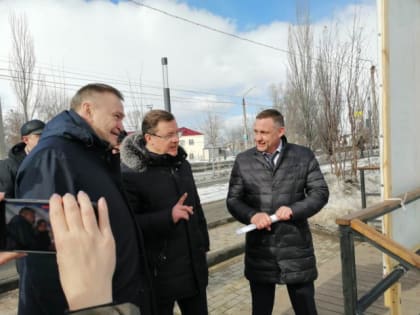 В Сызрань приехал губернатор Дмитрий Азаров: в эти минуты идет осмотр набережной