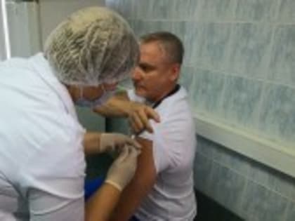 Сотрудники предприятий Самарской области начали проходить ревакцинацию без отрыва от производства