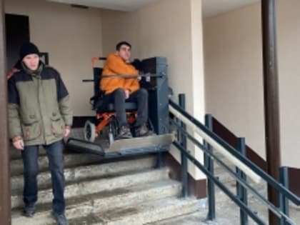 В Тольятти установили современный подъемник для инвалида-колясочника
