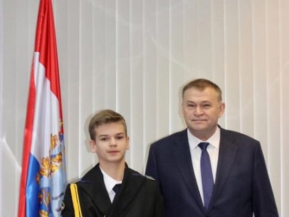 В День Конституции РФ Глава Сызрани вручил первые паспорта четверым школьникам