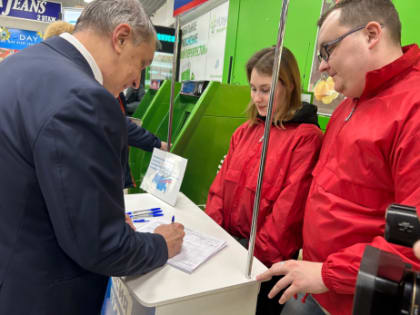 В Сызрани начали собирать подписи в поддержку Путина