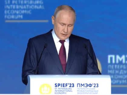 Путин заявил о повышении МРОТ, зарплаты россиян вырастут вдвое