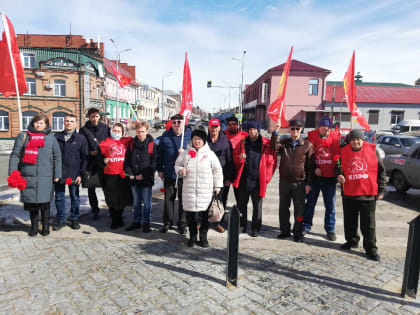 Сызранские коммунисты провели автопробег в поддержку ДНР и ЛНР