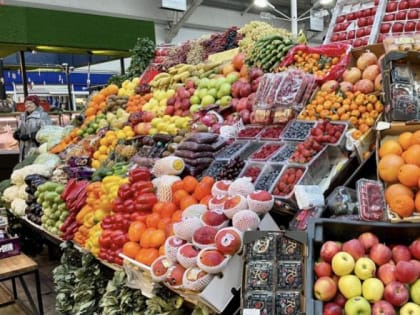 Врачи рассказали, какими пищевыми привычками можно испортить желудок летом