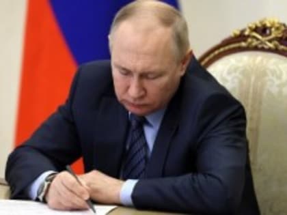 Путин подписал закон о едином реестре военнообязанных и введении электронных повесток
