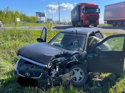 (фото) На трассе «Тольятти-Ягодное» большегруз протаранил две легковушки