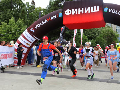 Харли Квинн, Супер Марио и Наполеон: в Самаре прошел костюмированный забег