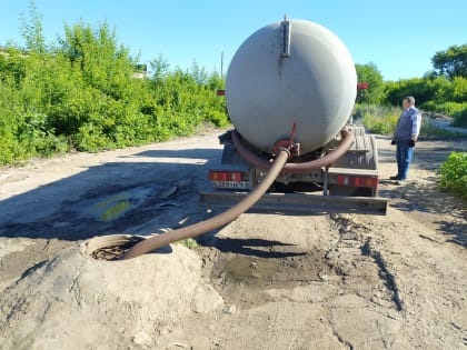 В Шлюзовом образовалось зловонное озеро