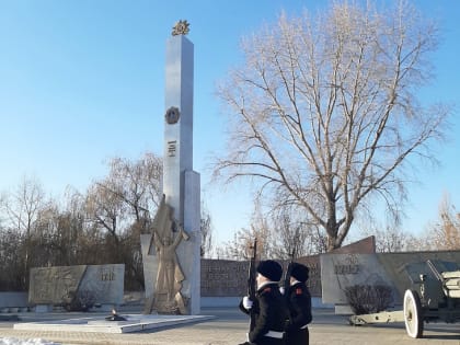 «ПОДВИГ БЕССМЕРТЕН…»