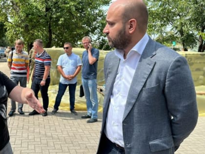 Кооперация, ремонт соцобъектов и создание молодежного центра: Вячеслав Федорищев посетил Снежное ДНР