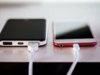 В ЕС приняли закон о переходе на единый стандарт зарядки для смартфонов