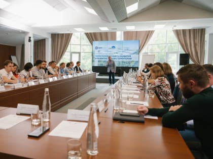 В Доброграде обсудили проблемы и перспективы развития российских индустриальных парков и особых экономических зон