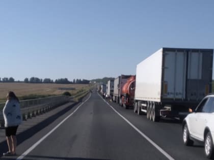 «Все из-за аварии»: сызранцы сообщают о пробке на саратовской трассе