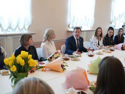 Дмитрий Азаров поддержал инициативу жен военнослужащих о предоставлении отпуска одновременно с супругами