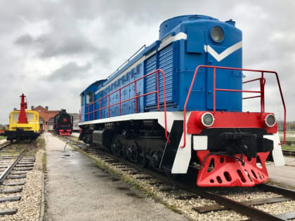 Закончены работы по окраске маневрового тепловоза ТЭМ1