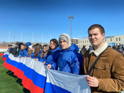 Студенты Сызрани вспомнили дни «Крымской весны» флэшмобом на «Кристалле»