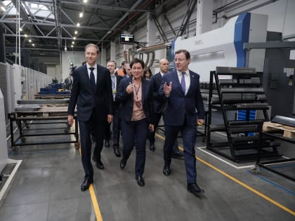 Инновации в сельском хозяйстве: Денис Мантуров и Дмитрий Азаров встретились с коллективом самарского завода «Пегас-Агро»