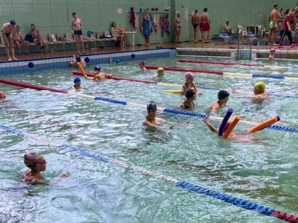 На занятия - в бассейн. Правительством России утверждена программа «Плавание для всех», рассчитанная до 2030 года