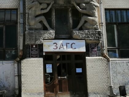 Граждан призвали не ходить в ЗАГС и регистрировать новых людей в суперцентре