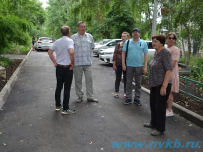 Проверили качество благоустройства во дворе ул. Дзержинского, 52,54