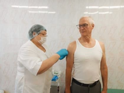 (фото) Глава Тольятти Ренц ревакцинировался