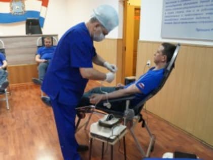 Сотрудники ГУ МЧС СО стали участниками акции по сдаче донорской крови