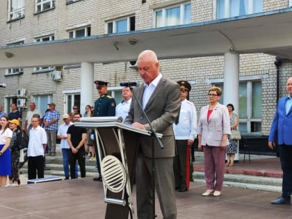 В добрый путь, товарищи офицеры!