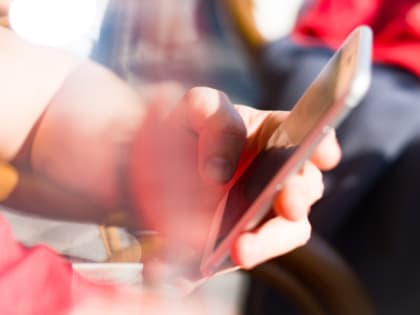 Электроника не выдерживает: смартфоны превращаются в «кирпичи» из-за жары