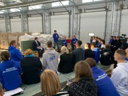 Дмитрий Азаров встретился с волонтёрами и жителями региона, оказывающими поддержку гуманитарной миссии "Единой России"