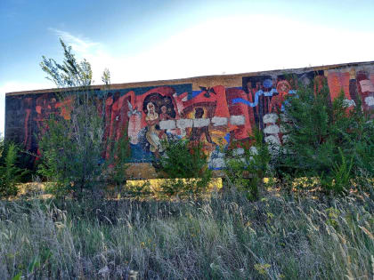 Реставрация и благоустройство. В Тольятти планируют восстановить стелу-панно «Радость труда»