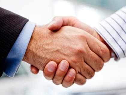 Дмитрий Азаров вручил награды отличившимся землякам