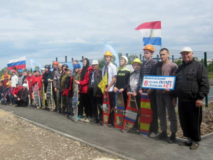 ВЗЛЕТАЯ ВЫШЕ НЕБА