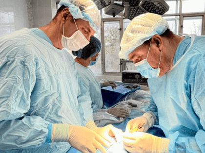 Изобретательность самарских врачей позволила провести сложнейшую операцию новорож­денному мальчику