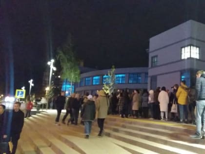Видео. Гигантская очередь стояла до ночи в Третьяковскую галерею в Самаре