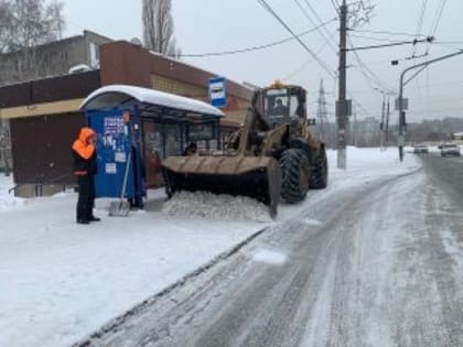 В Тольятти устраняют последствия снегопада