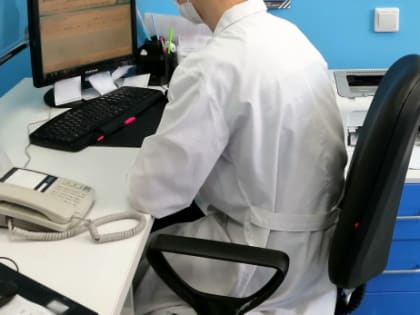 Симптомы у всех почти одинаковые: даже давно переболевшие ковидом в панике - что рассказал врач из Сызрани