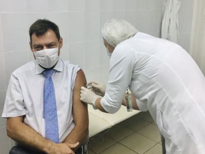 Главный врач ГБУЗ СОКОД принял участие в прививочной кампании против гриппа