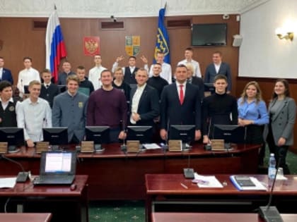 Молодёжный парламент при Думе представил отчёт о своей деятельности в 2022 году