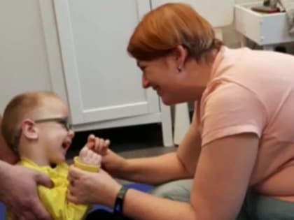 Он дарит девушкам улыбки: маленький Илюша Иванов пошел на поправку