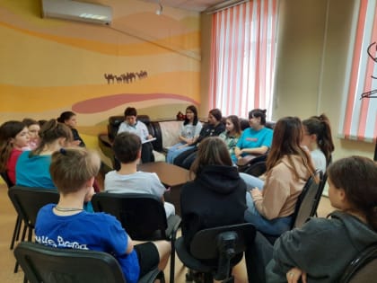 Милым школьницам популярно объяснили, к чему может привести «девичий перекур»
