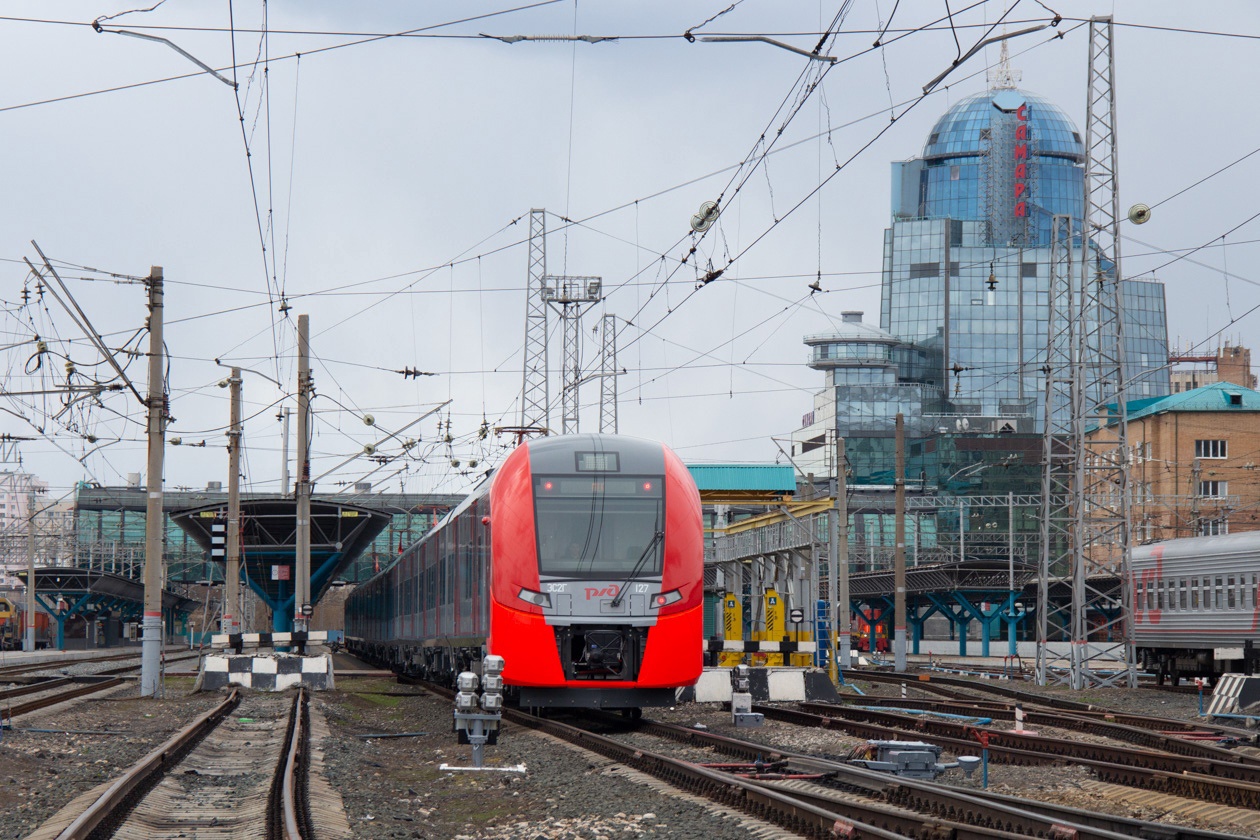 Ласточка самара. Электропоезд Ласточка Самара вокзал. Эс2г в Самаре. Эс2г Ласточка 004. ЖД вокзал Самара Ласточка.