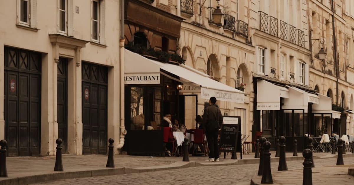 Morning vs Evening Experiences in Paris