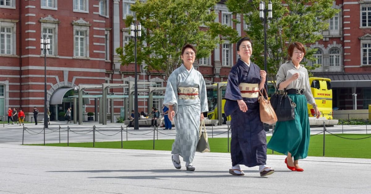 Cultural Etiquette & Local Customs