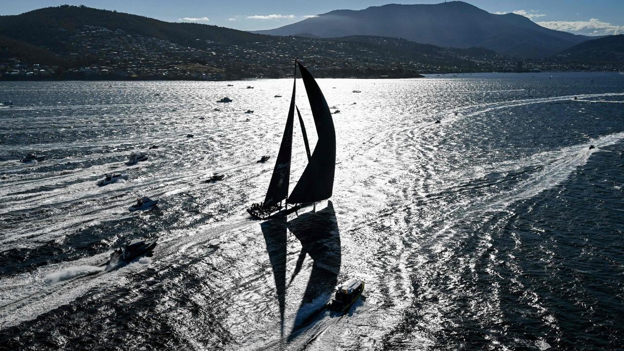 Cientos de veleros saliendo del puerto de Sídney.